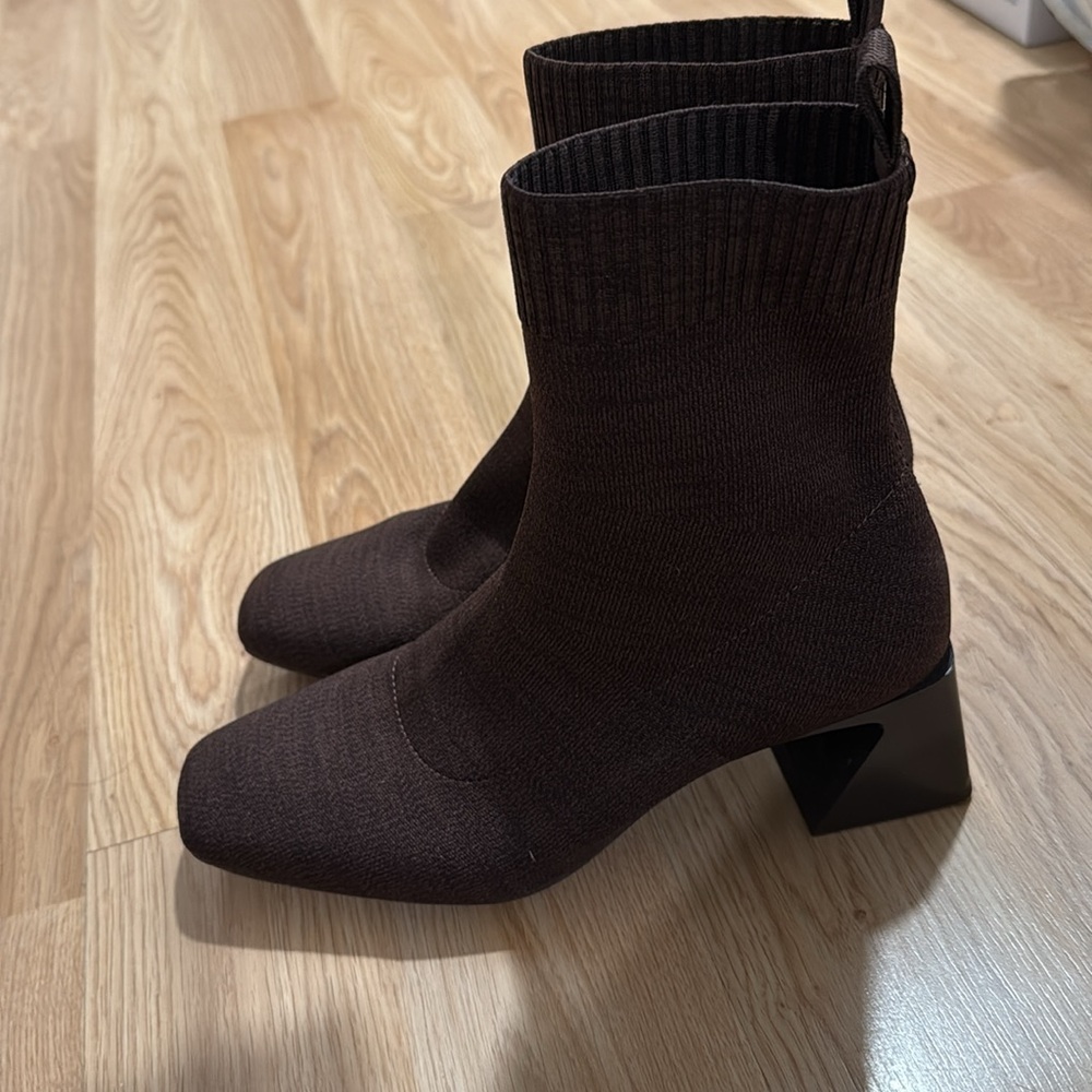 Elegant Brown Women's Ankle Boots - Picture 2 of 5